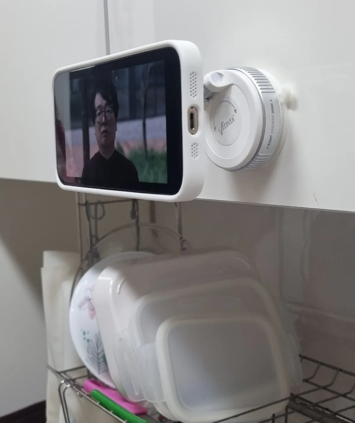 Introduction to the Vitinya MagSafe vacuum suction mount