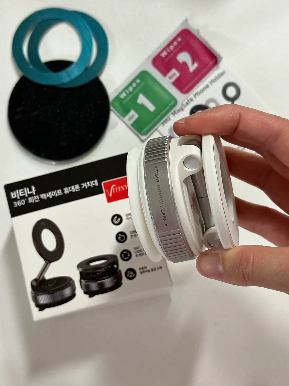 White MagSafe suction mount in use