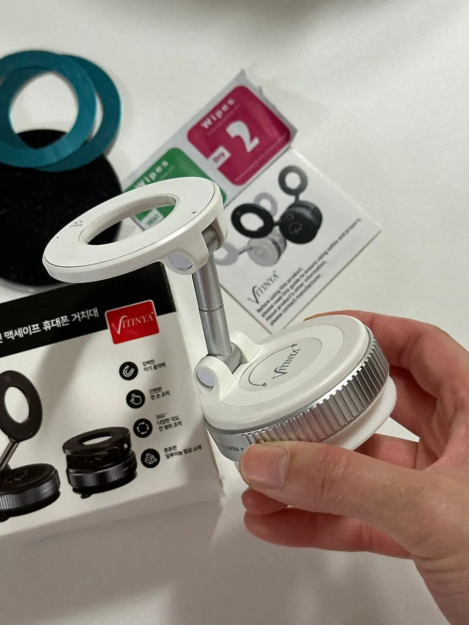 White car MagSafe mount