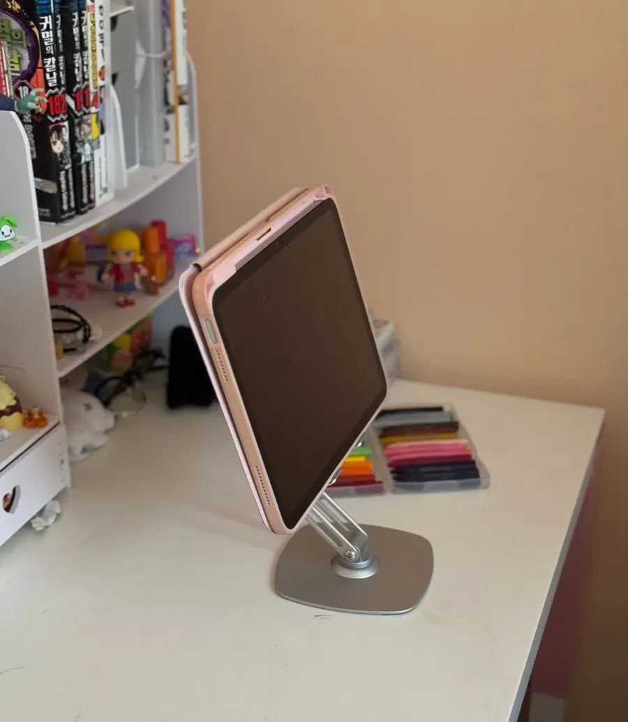 Adjusting the height and angle of the stand