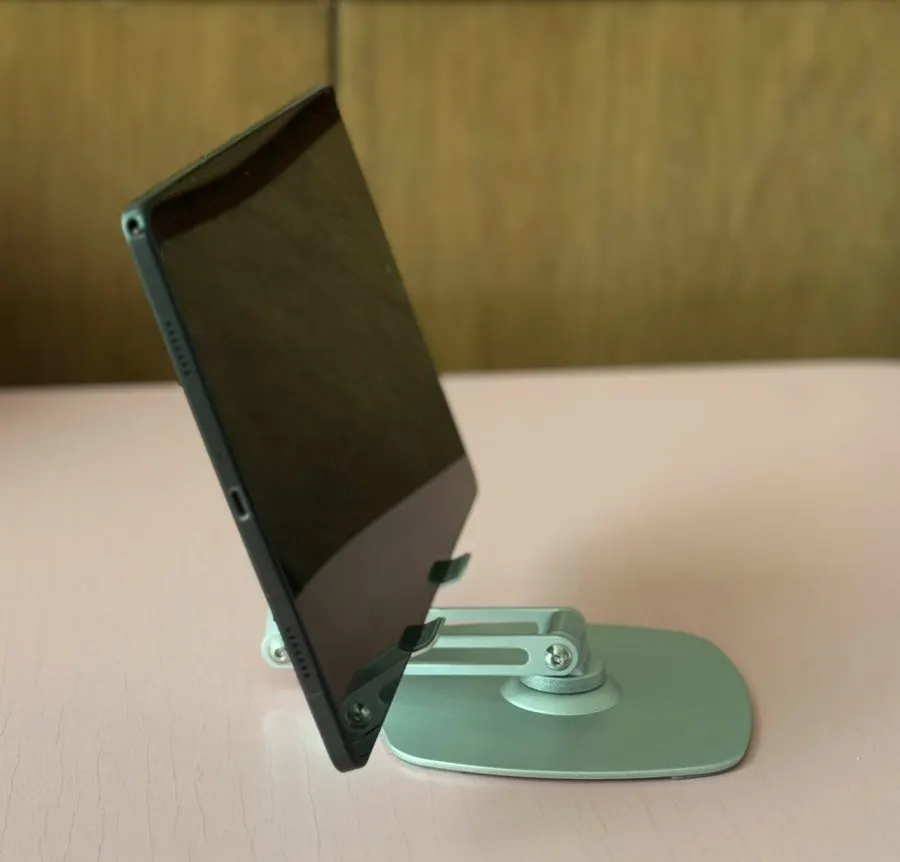 Drawing with a tablet stand