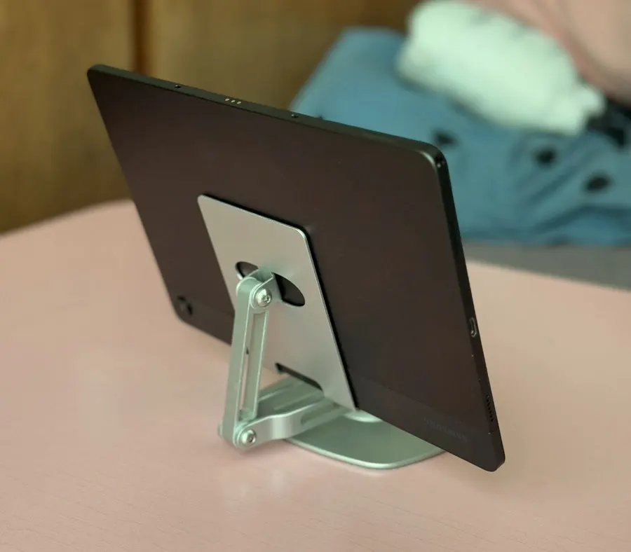 Stand securely supporting a tablet
