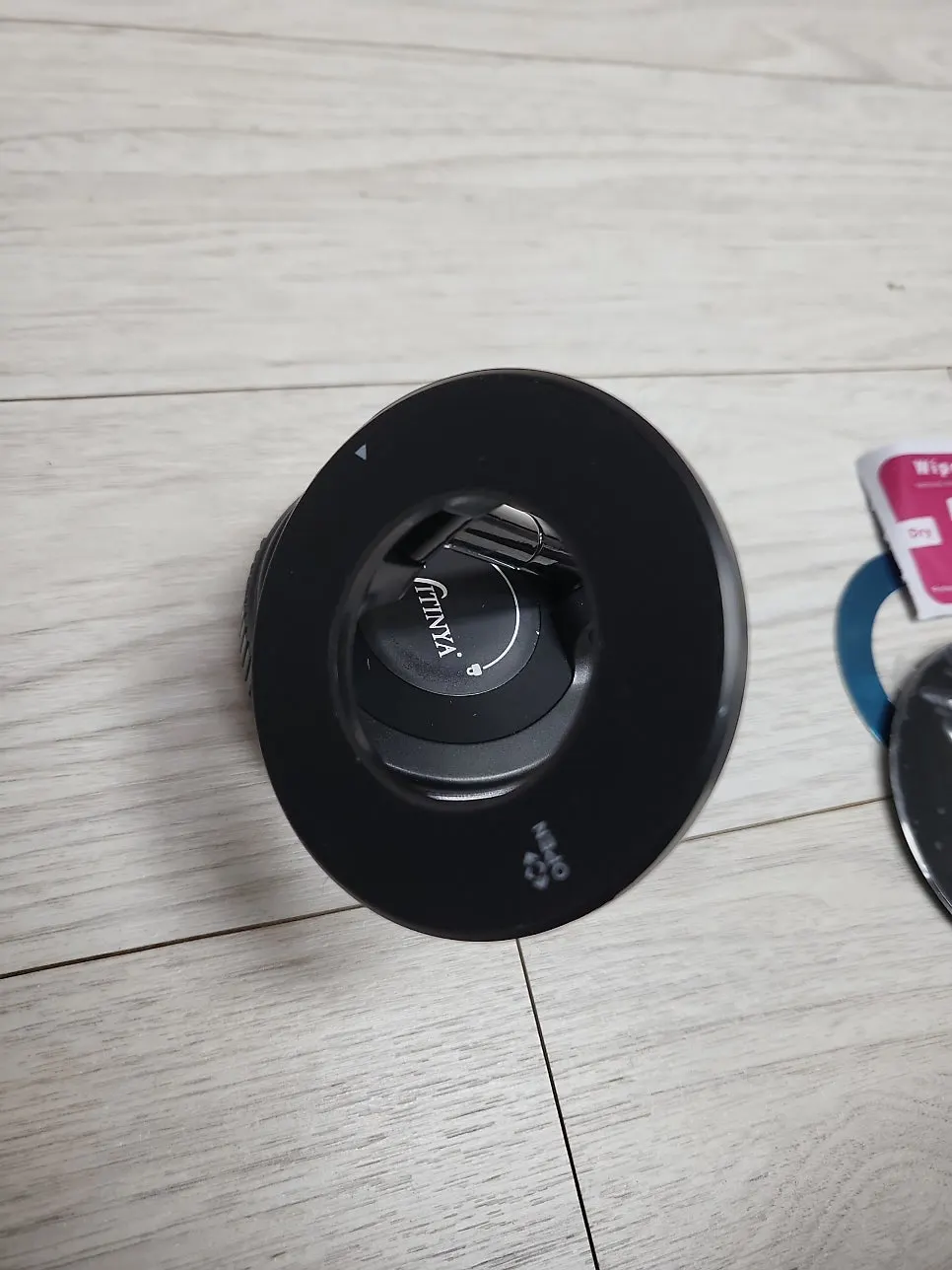 Mount that can attach to flat surfaces