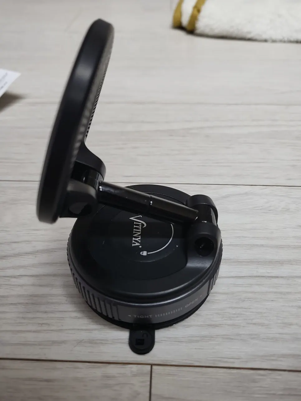 Mount attached for use