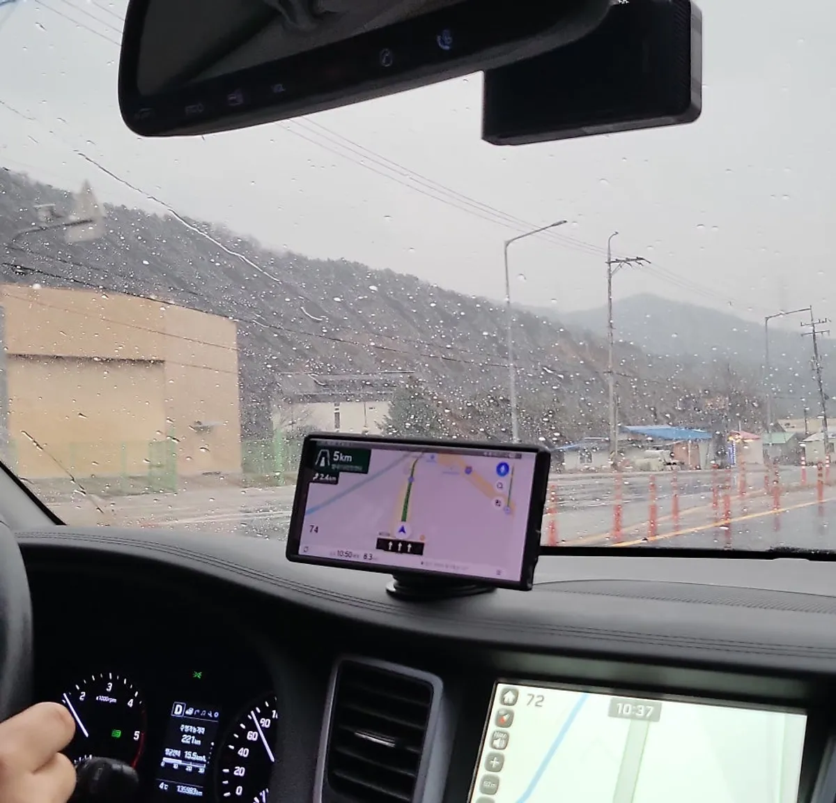 Car phone mount used during a drive