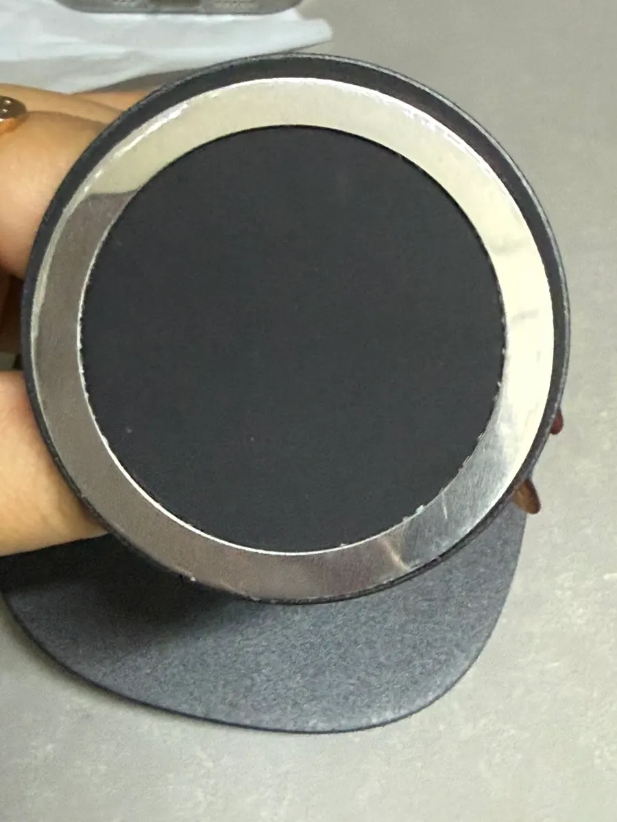 Simple Vitinya MagSafe stand design