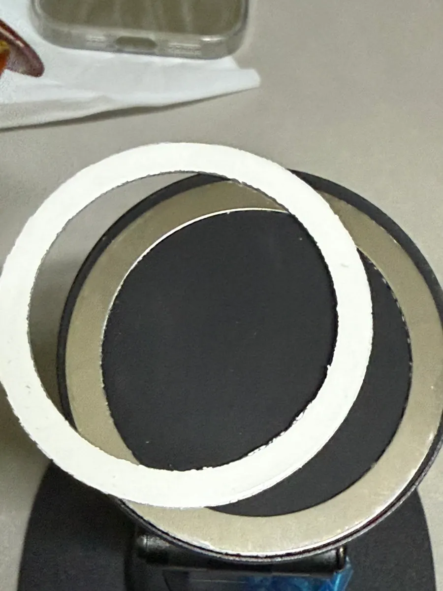 Vitinya phone stand used to organize a desk