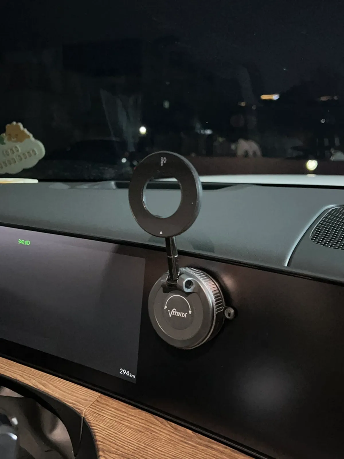 Hero image of the Bitinya MagSafe car mount