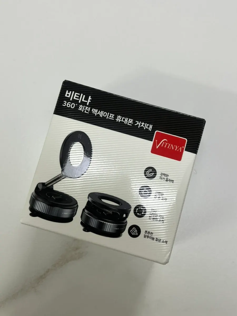 비티냐 맥세이프 차량용 거치대 사용 장면
