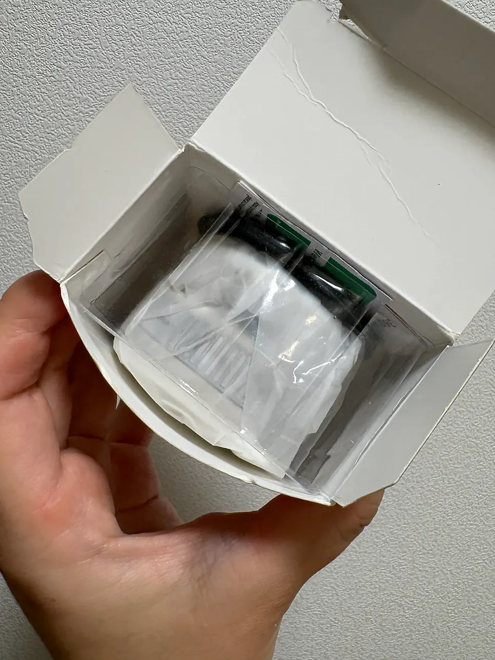 Opening the Vitinya mount packaging