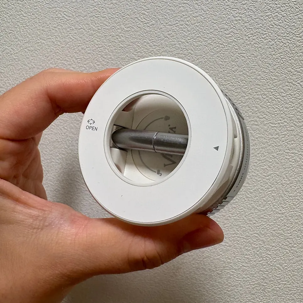 Dial on the matte white mount