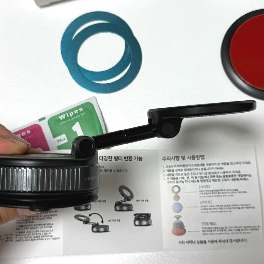 Mount body with MagSafe attachment point