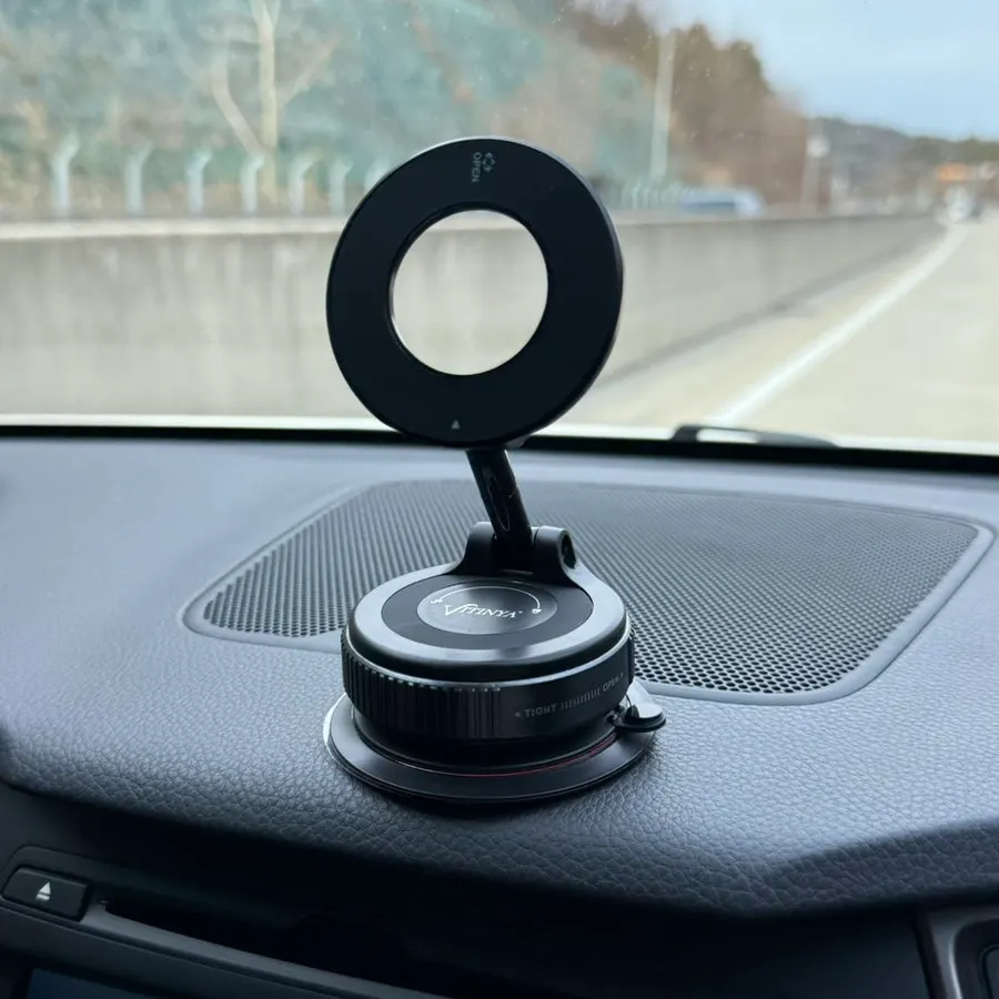 Car phone mount secured with its suction dial