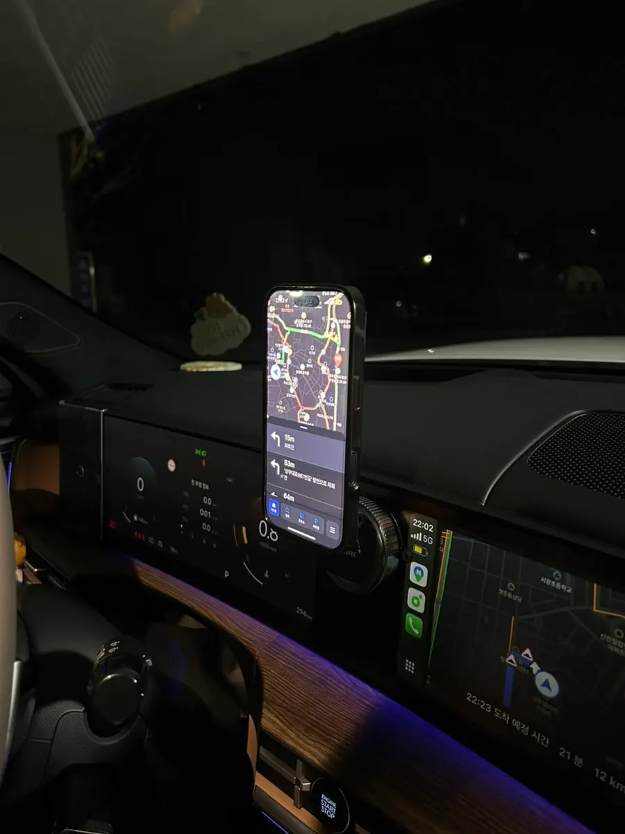 Before-and-after view of the car mount attachment