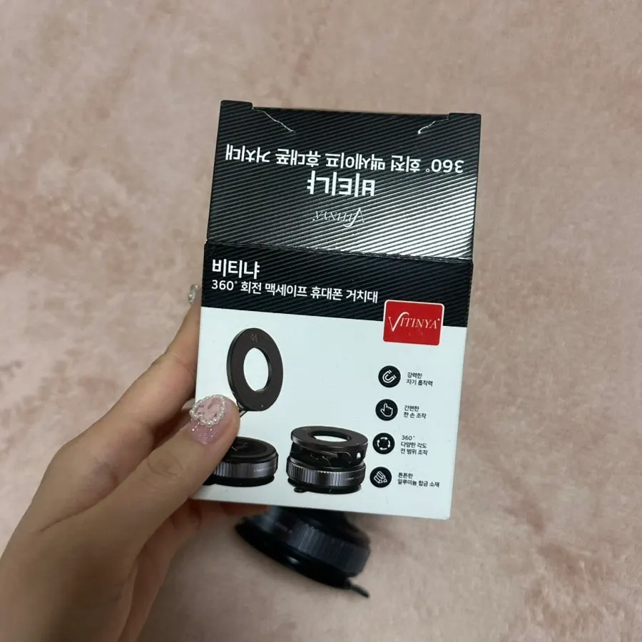 360° phone mount used for lookbook filming