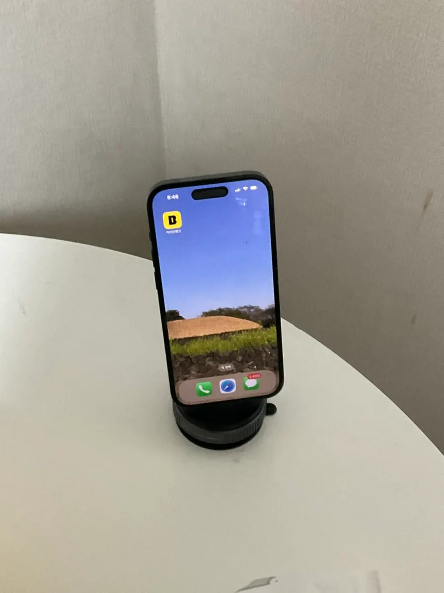 Phone mount attached to a thick phone case