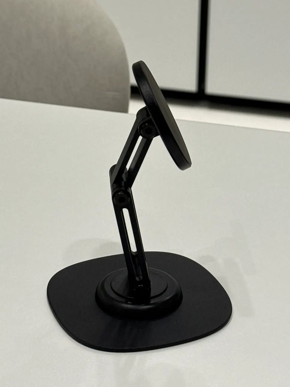 Magnetic section of the Vitinia stand for attaching devices