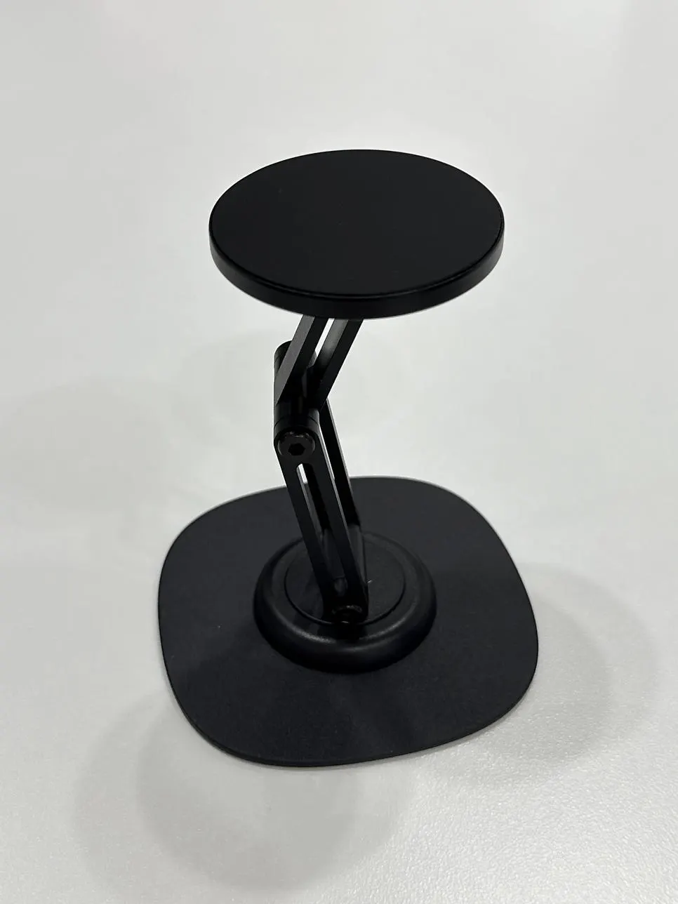 Vitinia stand used with its height and angle adjusted