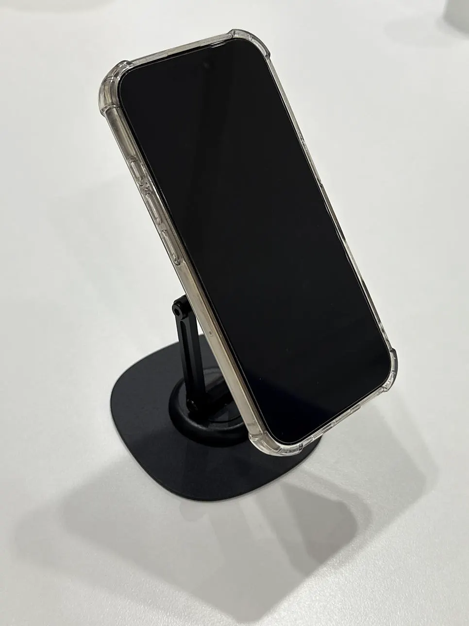 Vitinia MagSafe stand used after changing the rotation direction