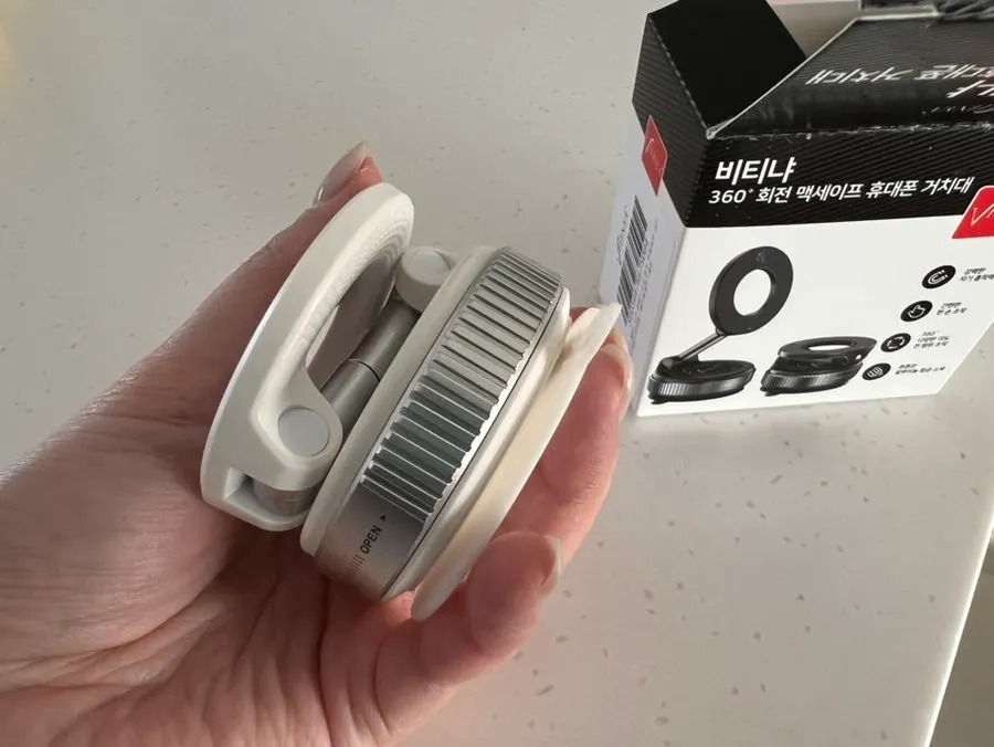 Using the MagSafe magnetic sticker
