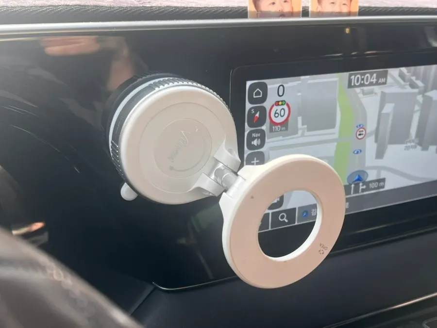 Using the mount on a mirror and treadmill