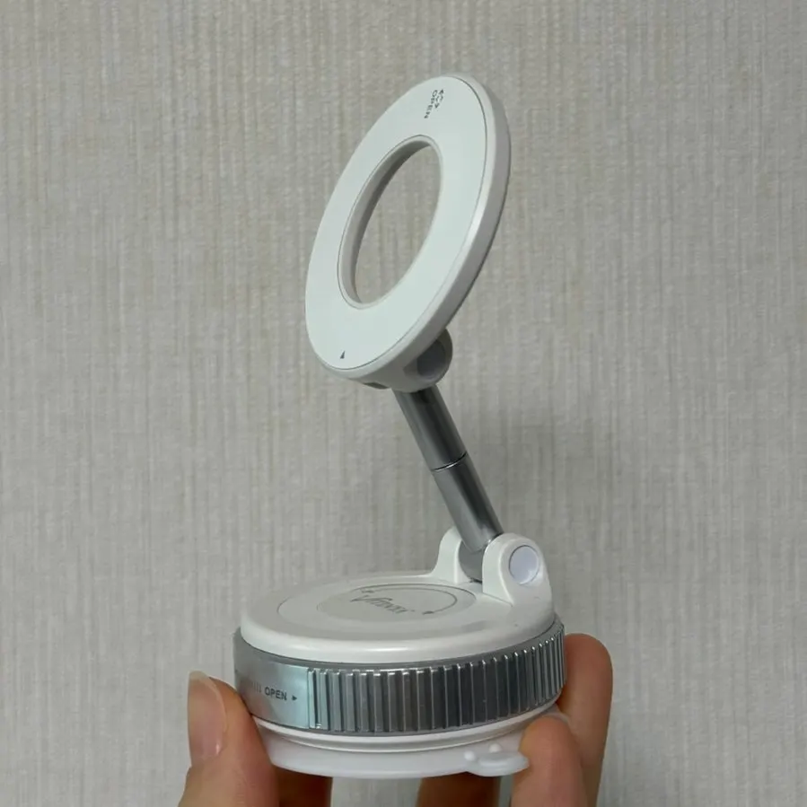 Close-up of the angle-adjustable mount