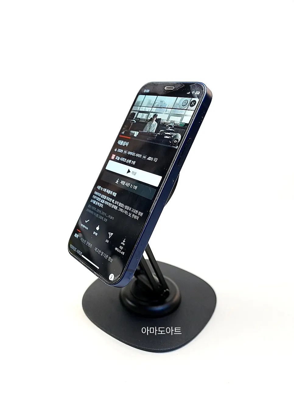 Stable iPad stand for writing