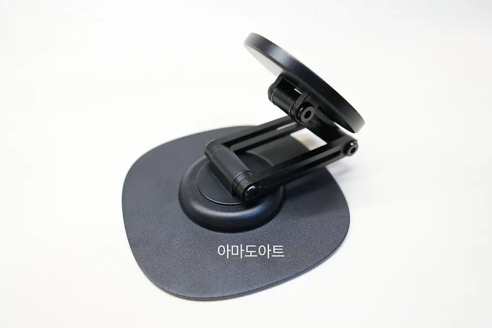 Zigzag folding stand structure