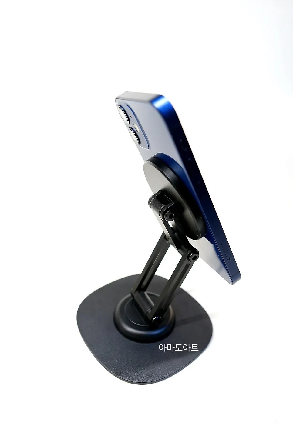 Slim folded iPad stand