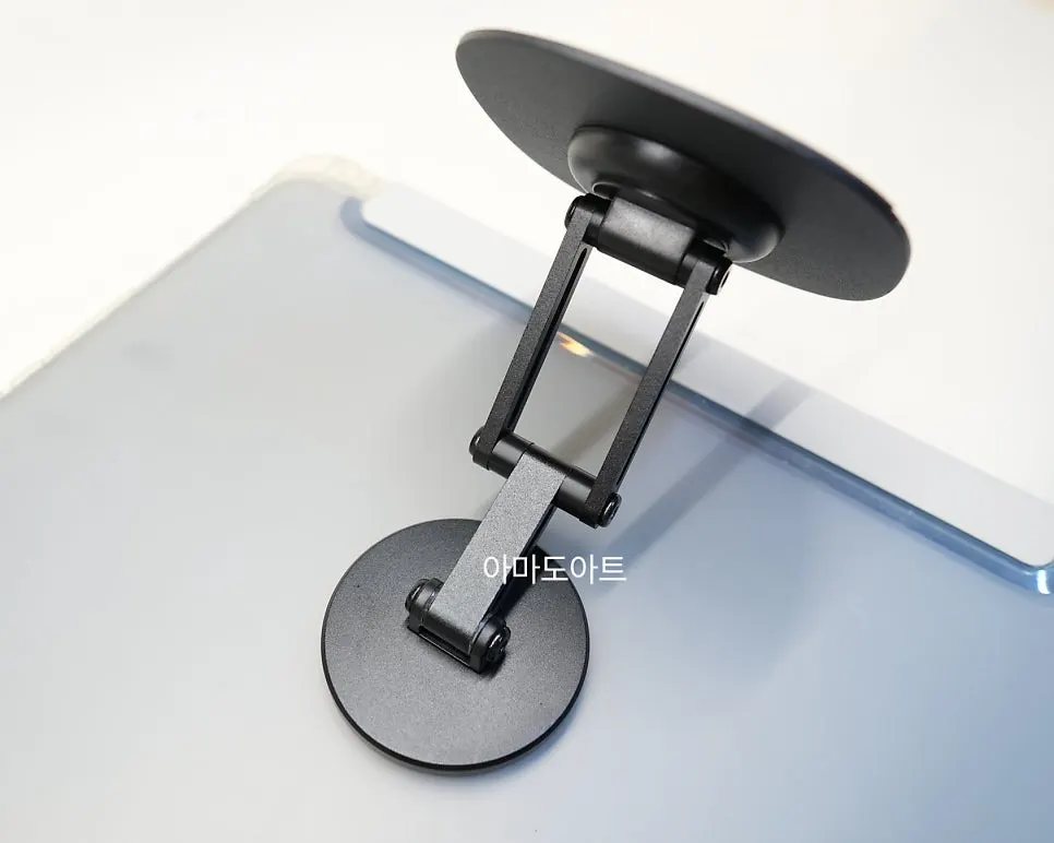 Checking attachment and removal on the MagSafe stand