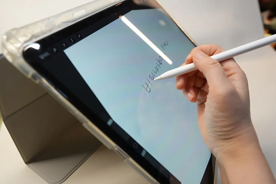 Adjusting the angle of the writing stand