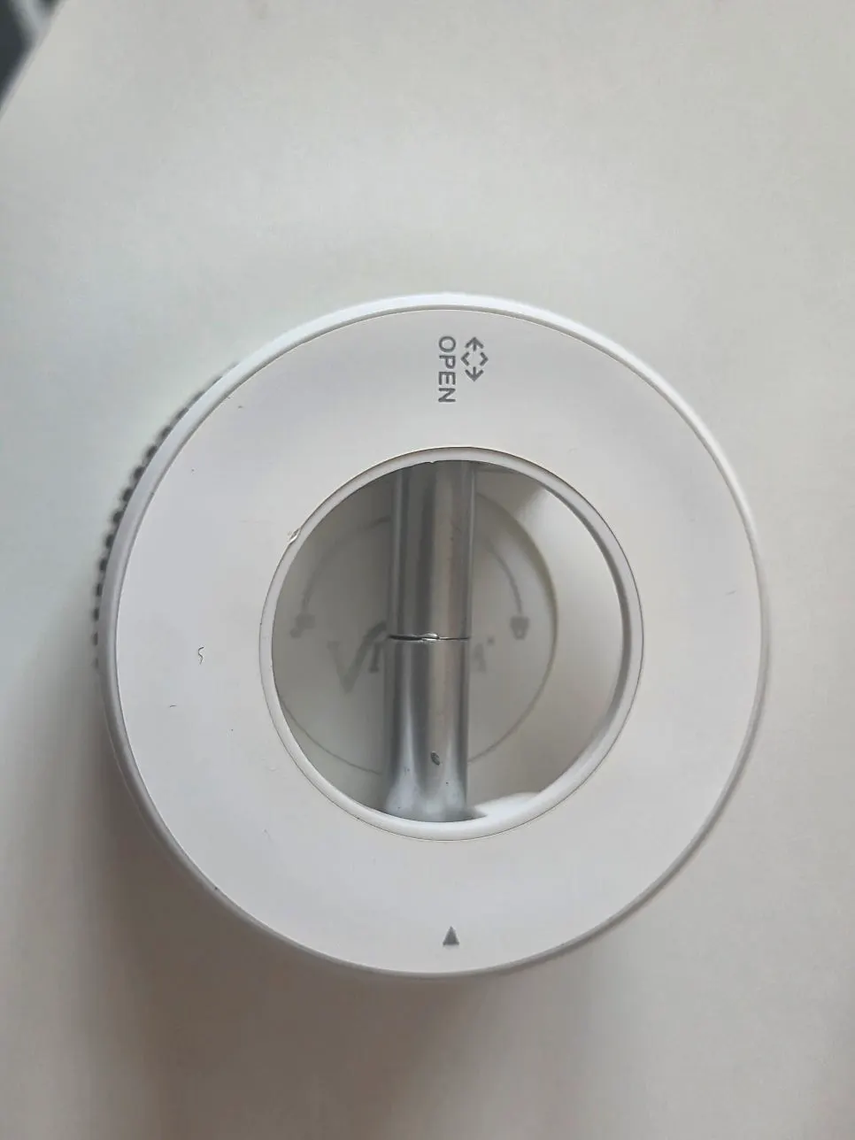 Attachment sticker ring for cases without MagSafe