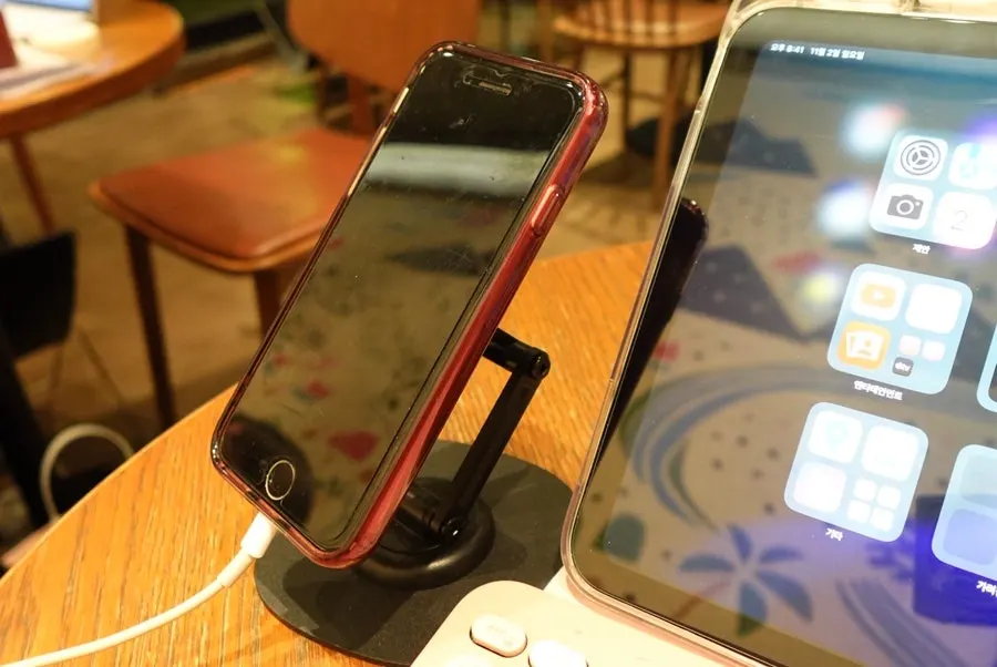 Stand available in black, silver, and white