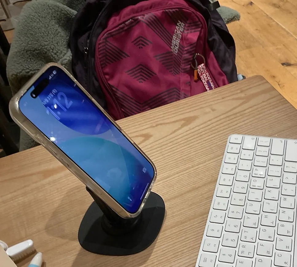 iPhone and Magic Keyboard work setup