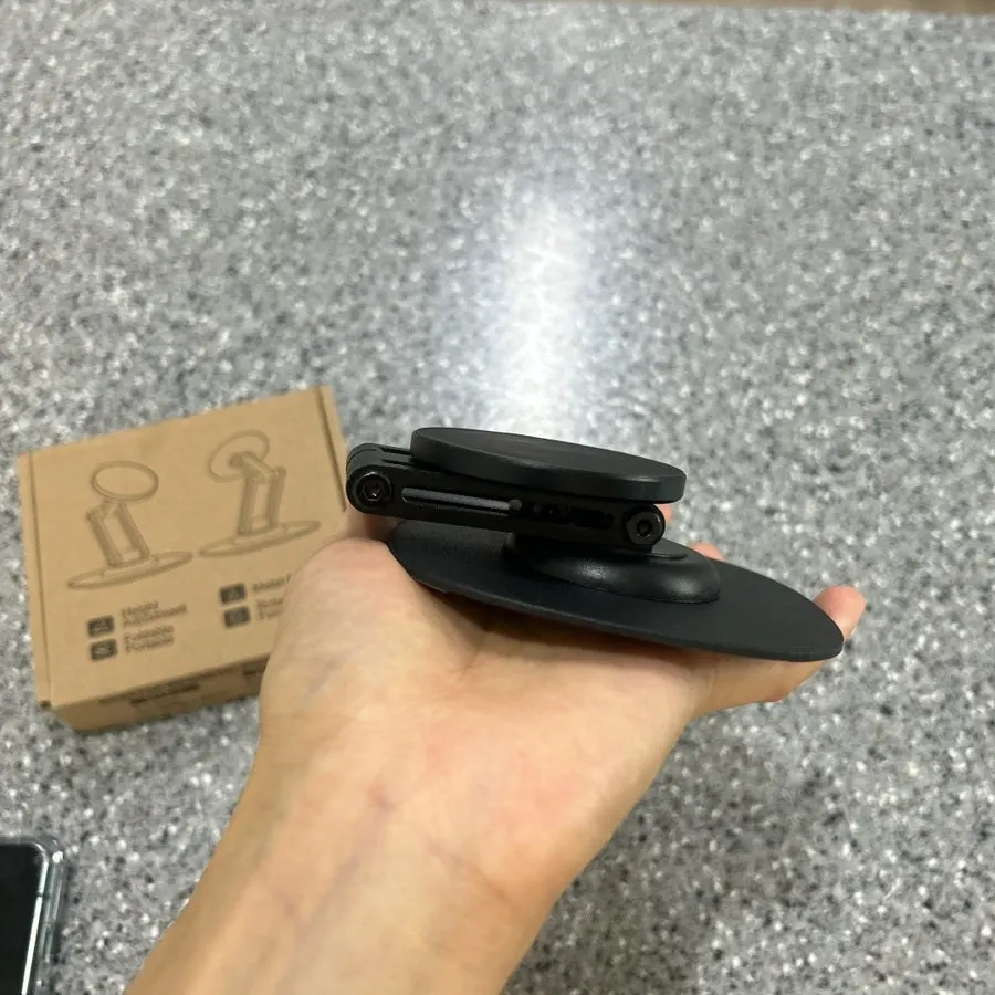 Foldable VITINYA MagSafe stand