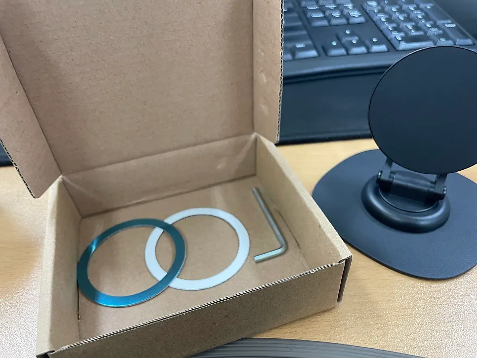 Vitinia stand on a desk