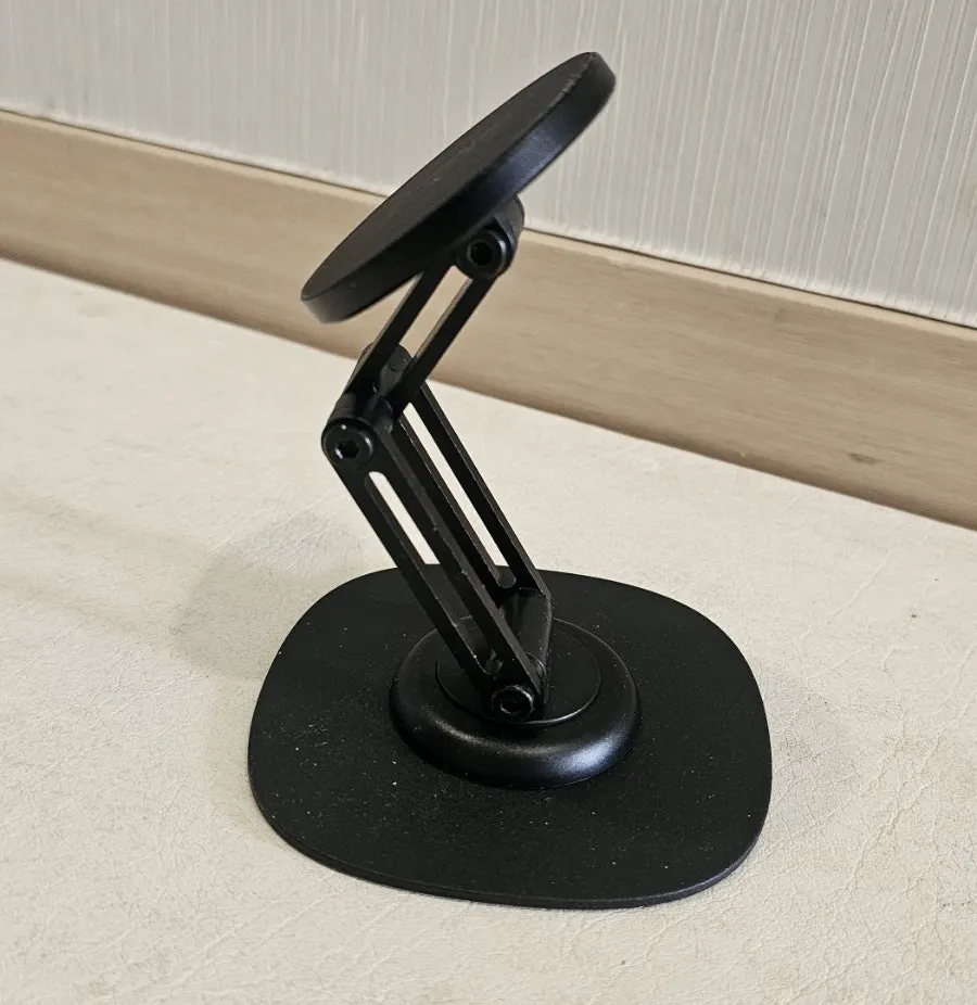 Simple design of the Bitinya MagSafe stand