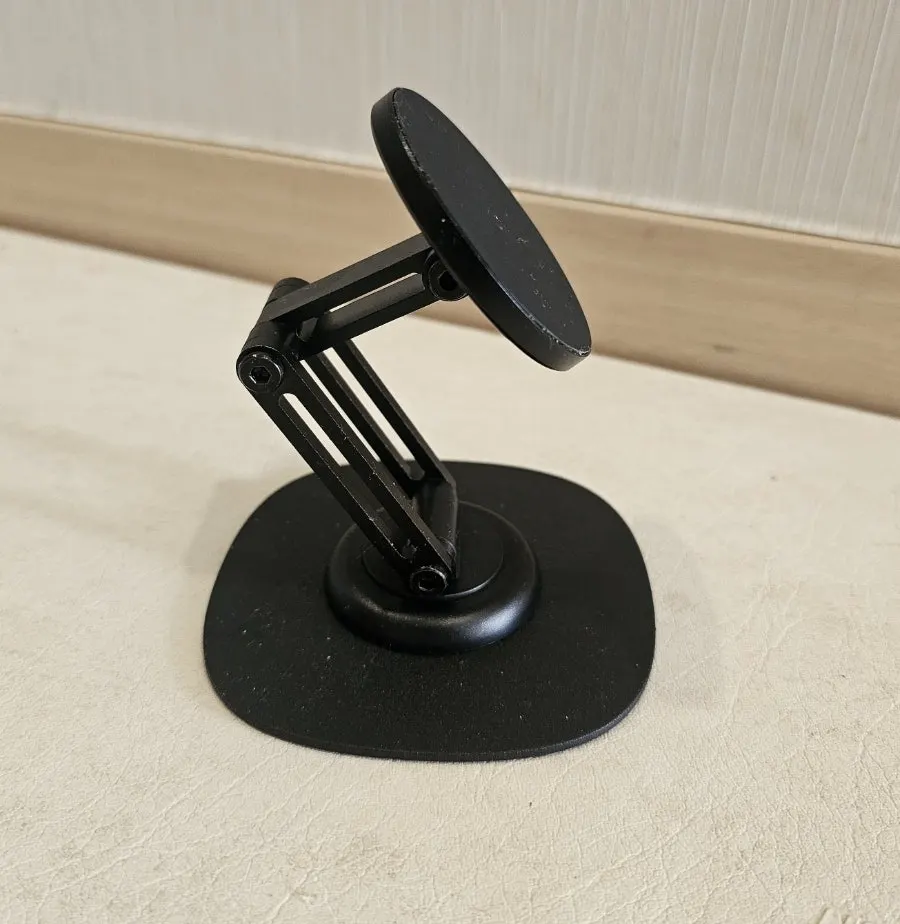 Metal body of the Bitinya MagSafe stand