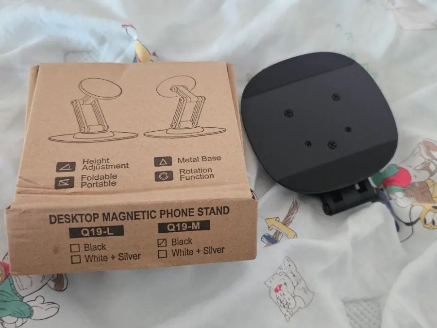 Smartphone stand with a stable center of gravity