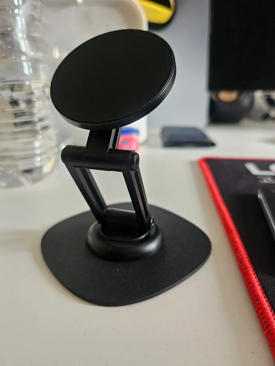 Using the stand to check smartphone stability
