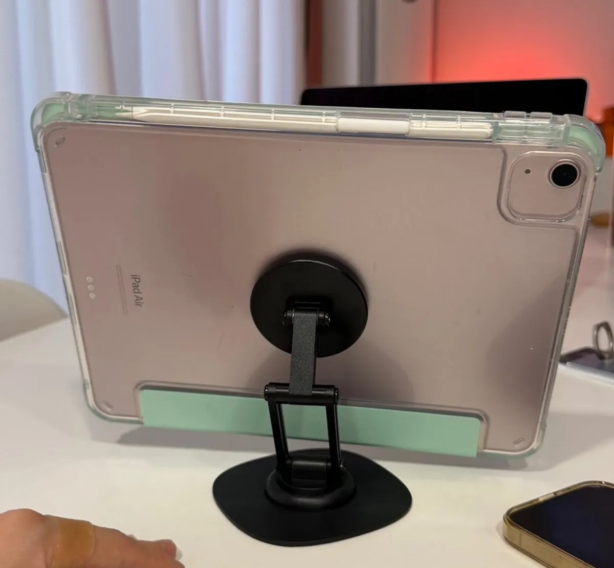 Bitinya MagSafe tablet stand hero image