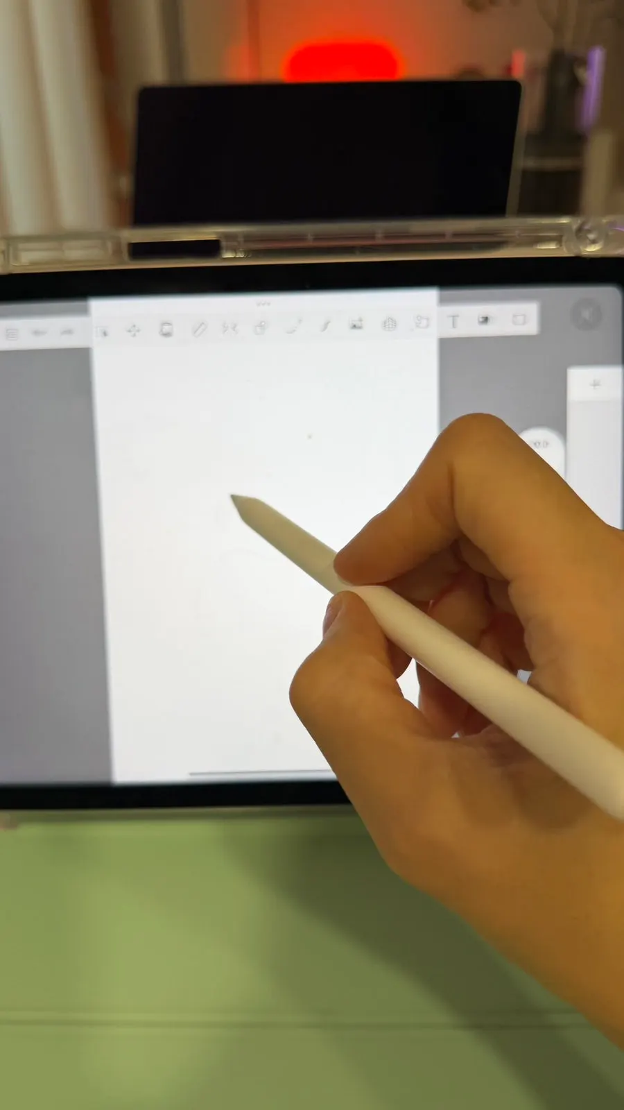 Stand compatible with smartphones and tablets