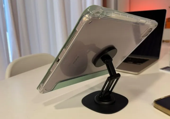 Tablet stand for writing and online meetings
