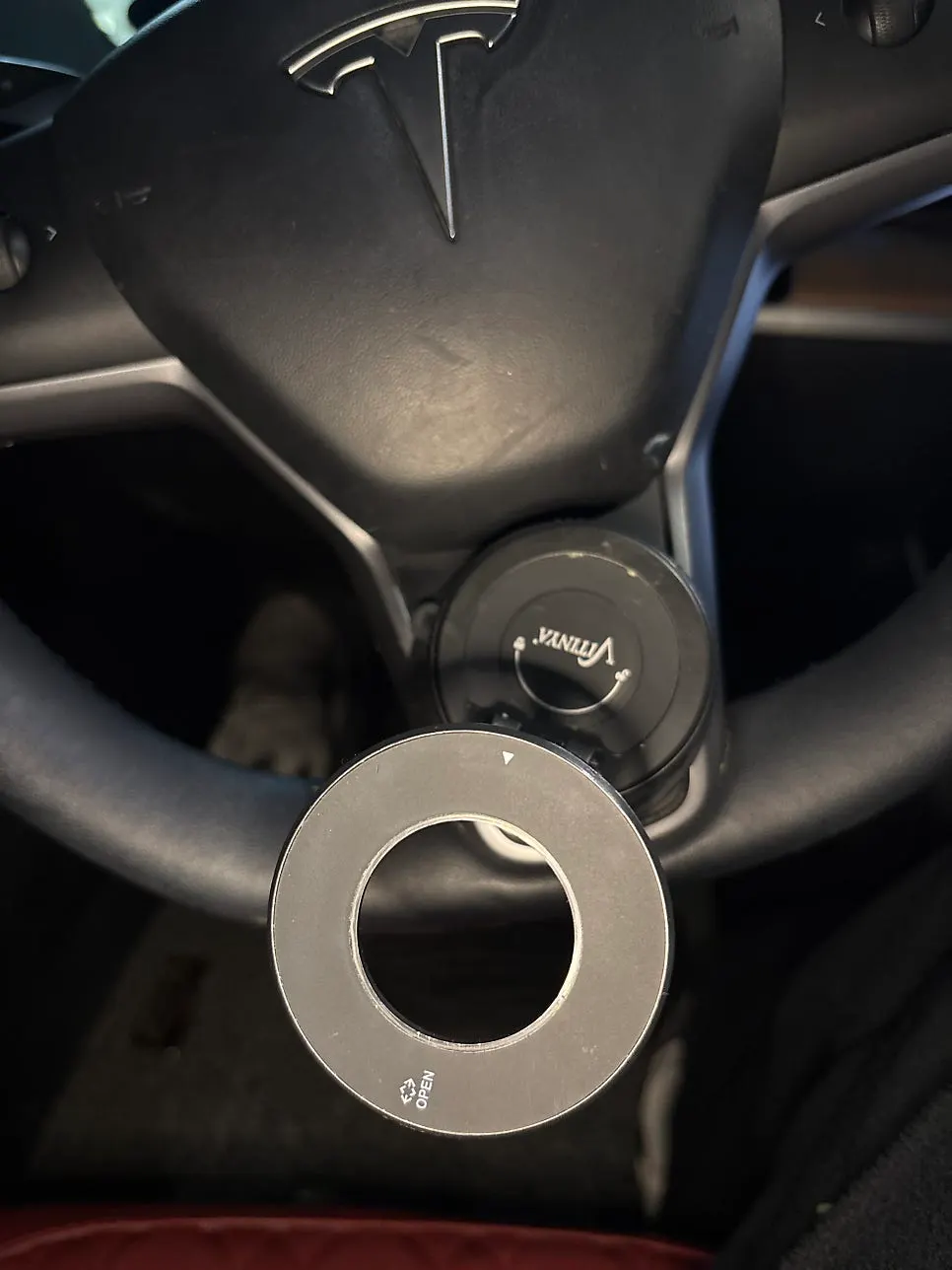 MagSafe mount with a foldable structure