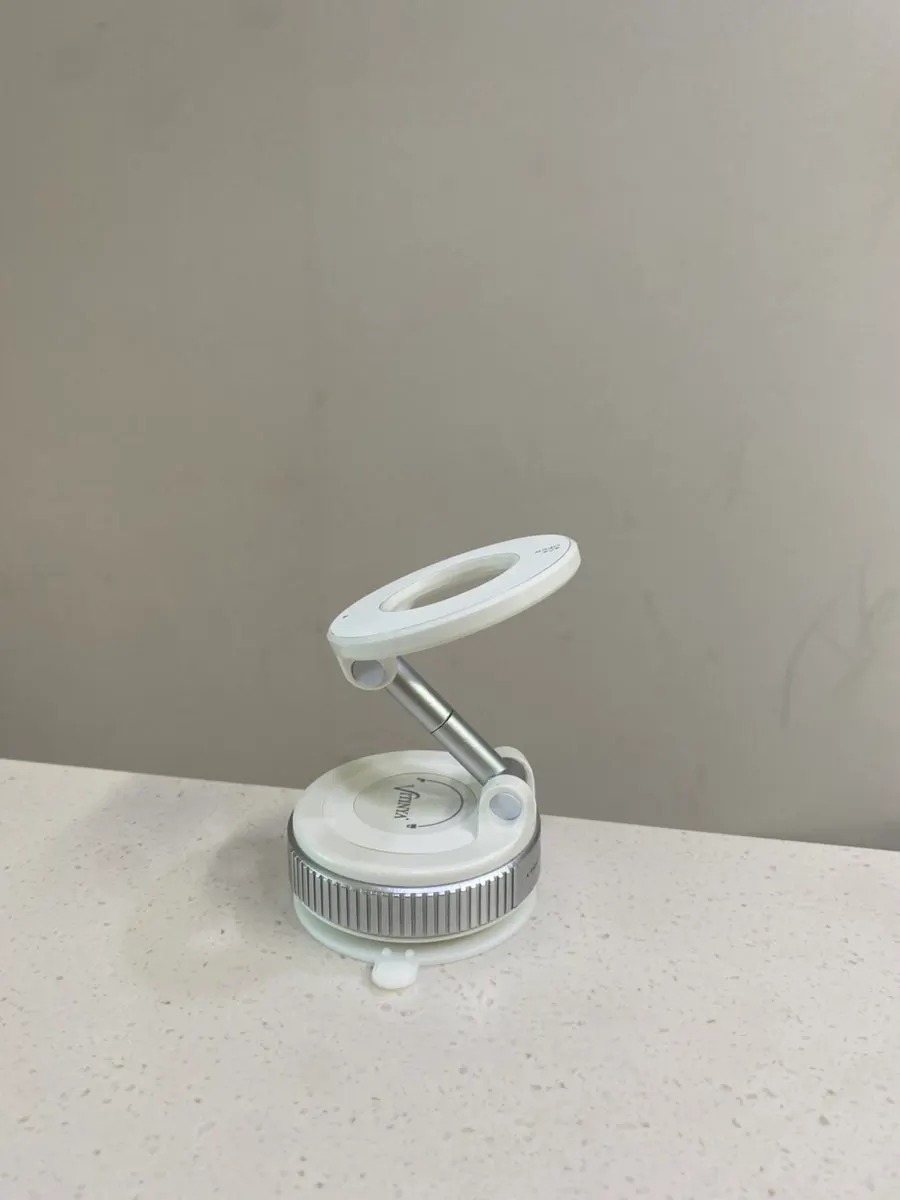 Foldable smartphone mount on a desk