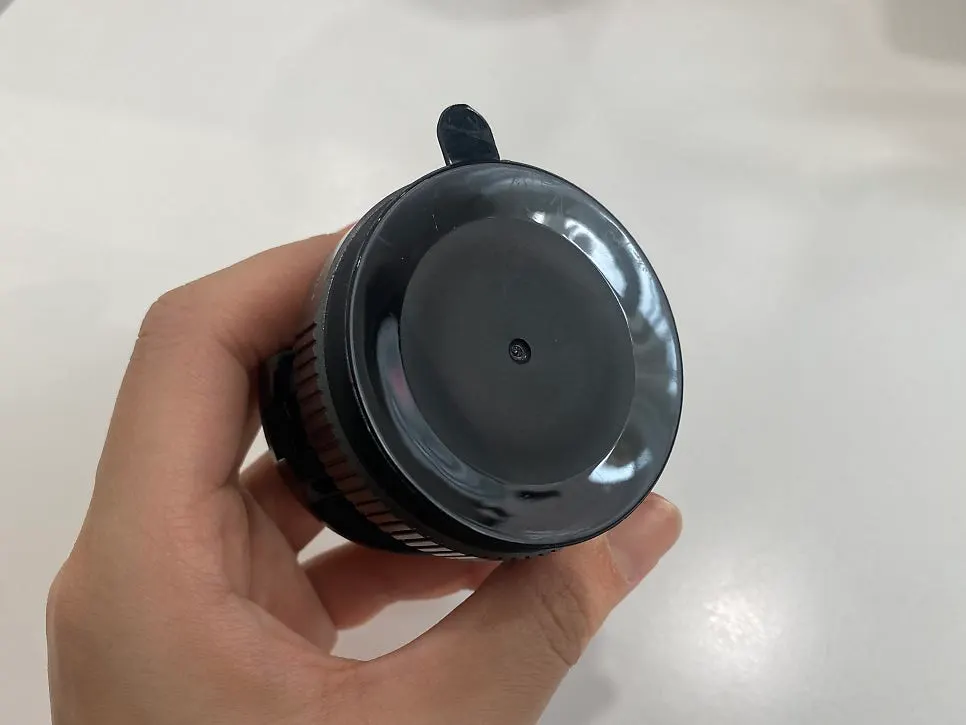 Non-sticky mount suction cup