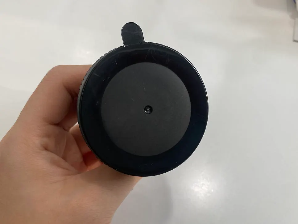 Dial-operated vacuum suction cup