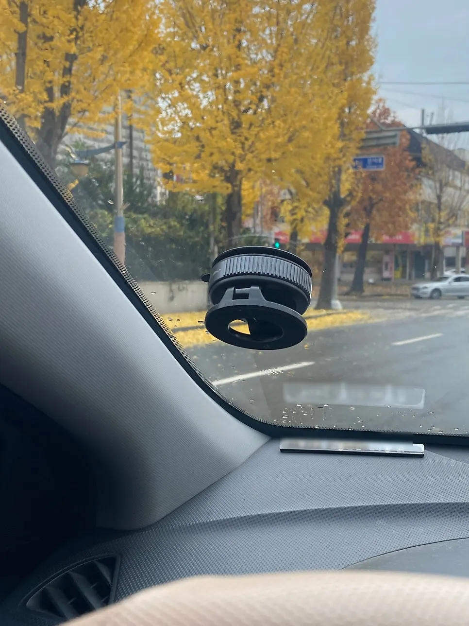 Folded car MagSafe mount