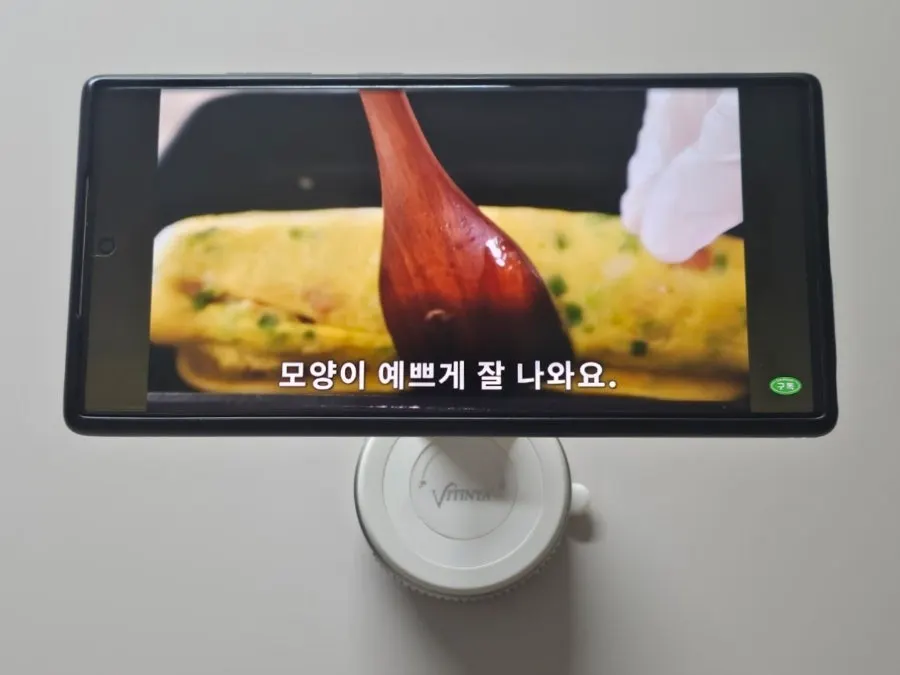 원형 패드 위 차량용 거치대 설치