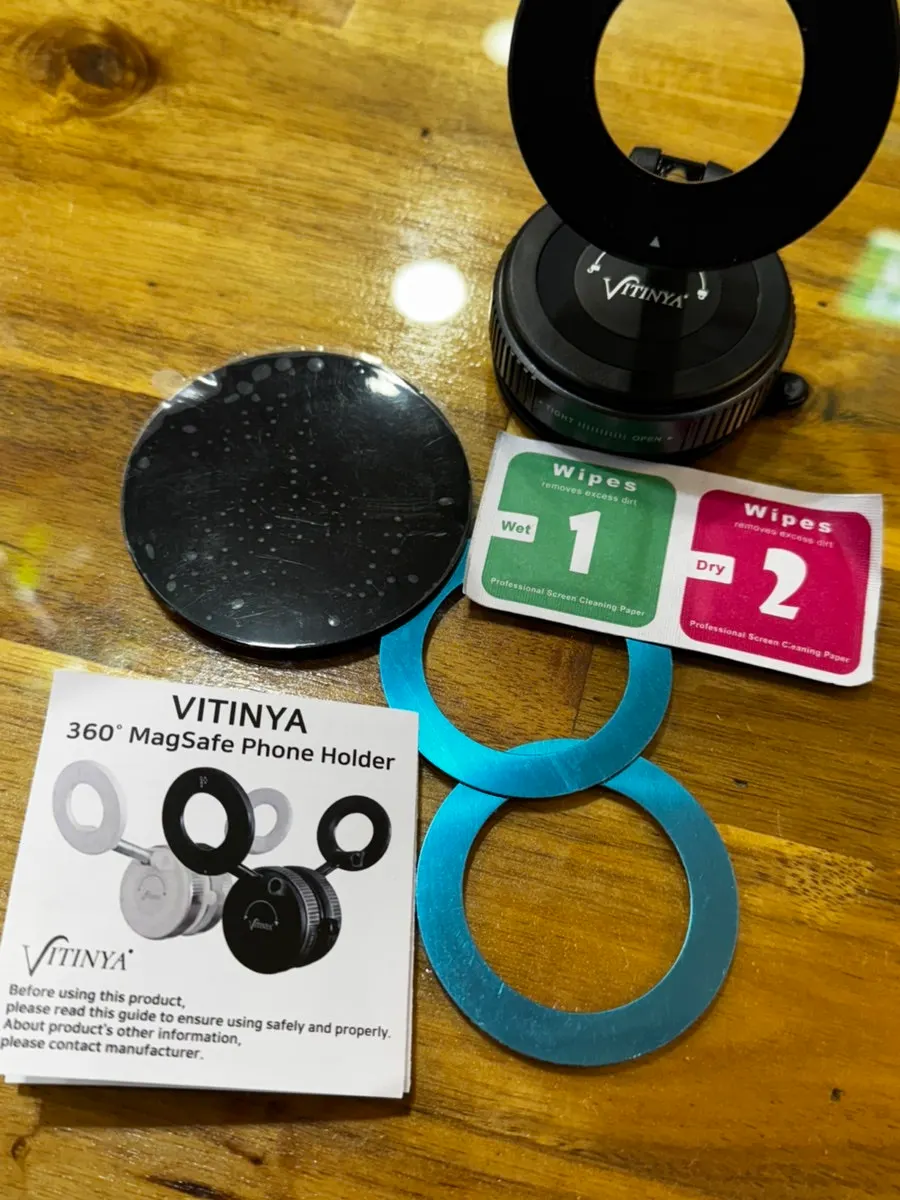 Vacuum suction pad secured with a dial